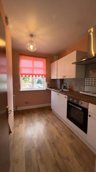 Palaz 6 - 2 Bedroom Flat エドモントン エクステリア 写真