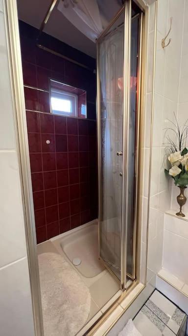 Palaz 6 - 2 Bedroom Flat エドモントン エクステリア 写真