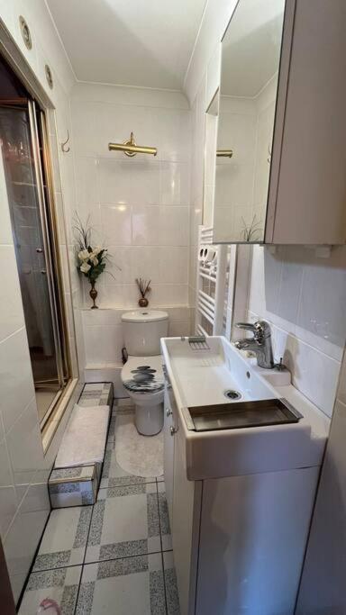 Palaz 6 - 2 Bedroom Flat エドモントン エクステリア 写真