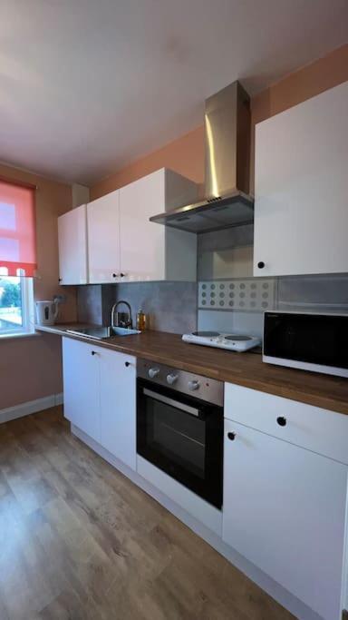 Palaz 6 - 2 Bedroom Flat エドモントン エクステリア 写真