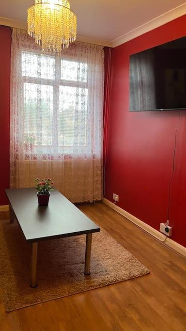 Palaz 6 - 2 Bedroom Flat エドモントン エクステリア 写真